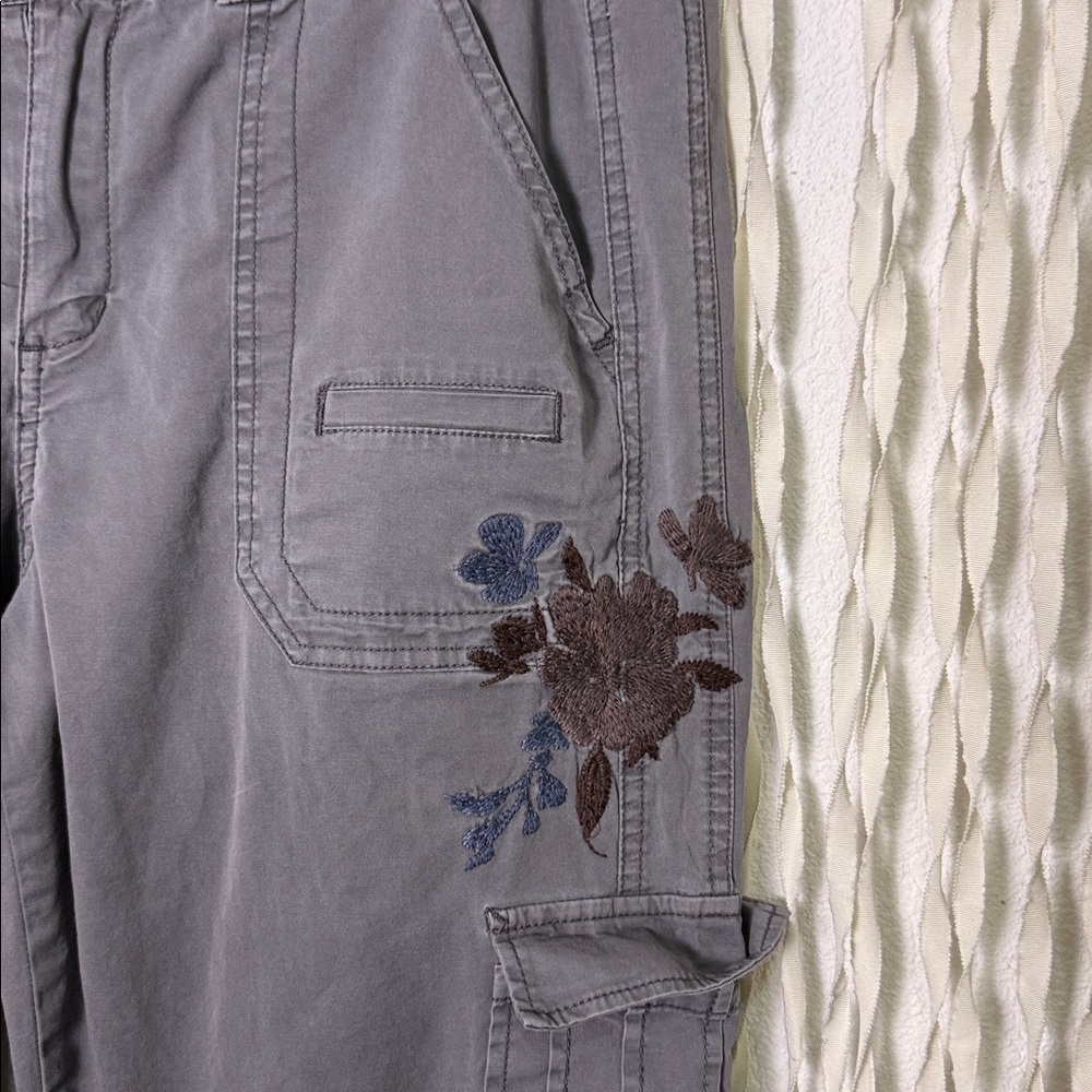 Sundance Gray Embroidered Cargo Pant Size 10 - Picture 4 of 10